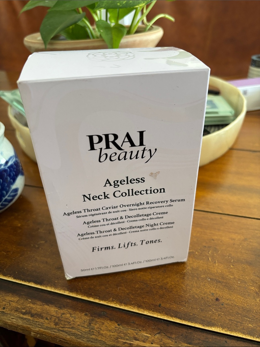 PRAI beauty Ageless Neck Collection - White